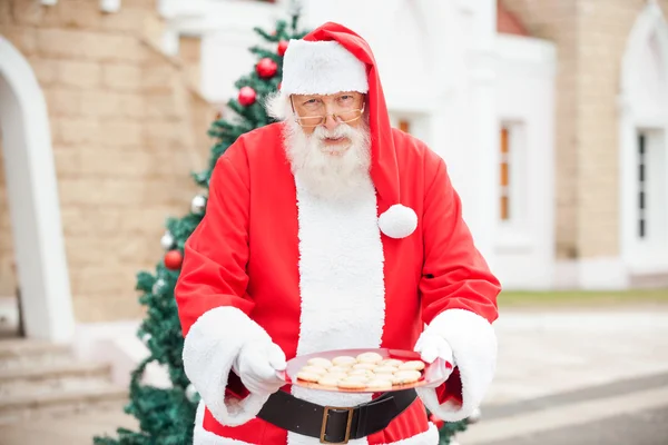 Santa claus oferuje ciasteczka — Zdjęcie stockowe