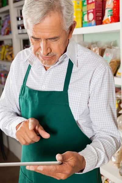 Male Owner Using Digital Tablet — Stock Photo, Image