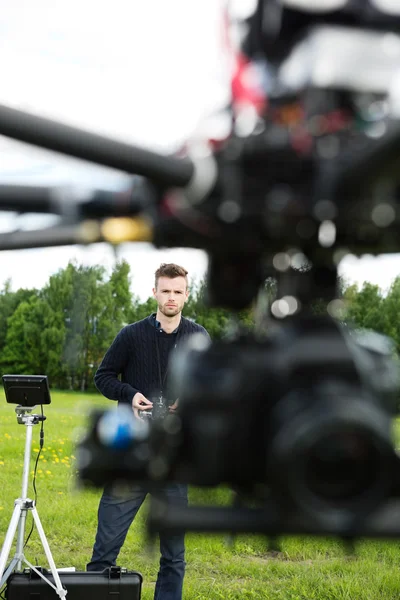 UAV Flying With Focus On Technician — Stock Photo, Image