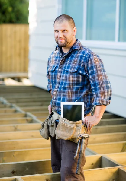Worker With Digital Tablet And Hammer In Tool Belt At Site — Stock Photo, Image
