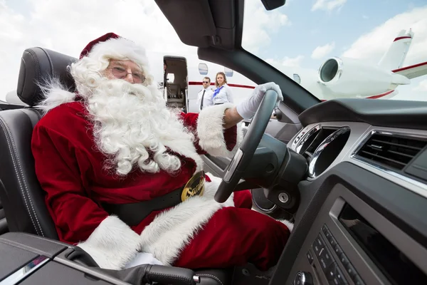 Santa jazdy Cabrio lotnisku w terminalu — Zdjęcie stockowe