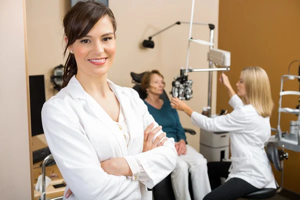 Eye Specialist With Colleague Examining Patient — Stock Photo, Image