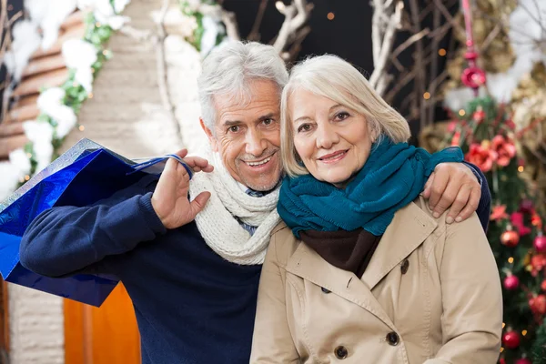 Couple With Shopping Bags At Christmas Store — Stock Photo, Image