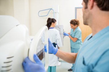Hemşireler için hastanın göğüs xray makineleri ayarlama