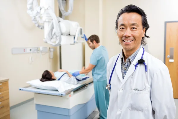Doctor With Nurse Preparing Patient For Xray — Stock Photo, Image