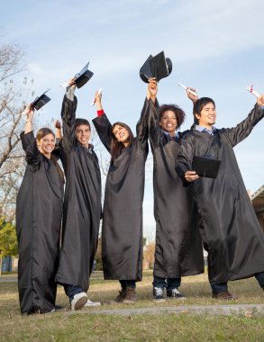 öğrencilere diploma mezuniyet günü başarı kutluyor