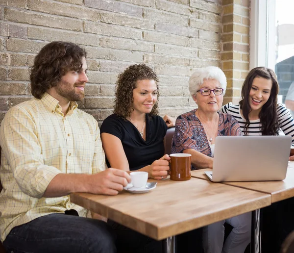 Woman With Friends Using Laptop At Cafe Table — Stock Photo, Image