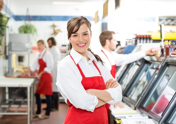 Confident Female Butcher Standing Arms Crossed — Stock Photo, Image
