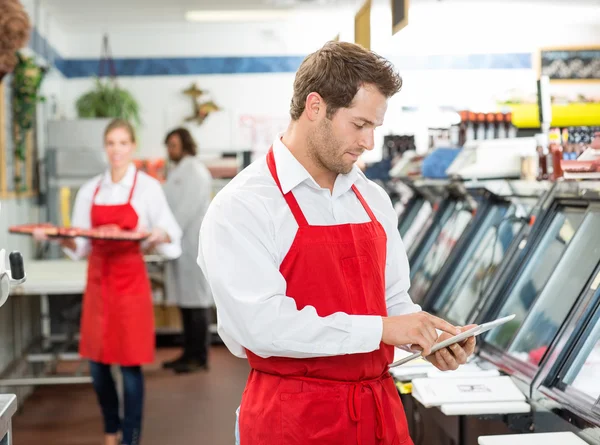 Confident Male Butcher Standing Arms Crossed At Store — Stock Photo, Image
