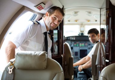 Pilot girmeyi özel jet