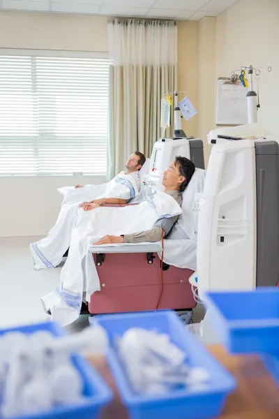 Patiënten die een renale dialyse — Stockfoto