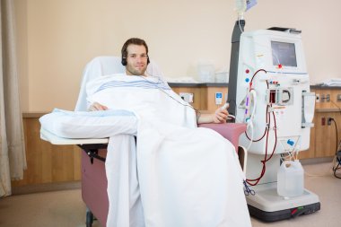 hasta renal diyaliz alırken müzik