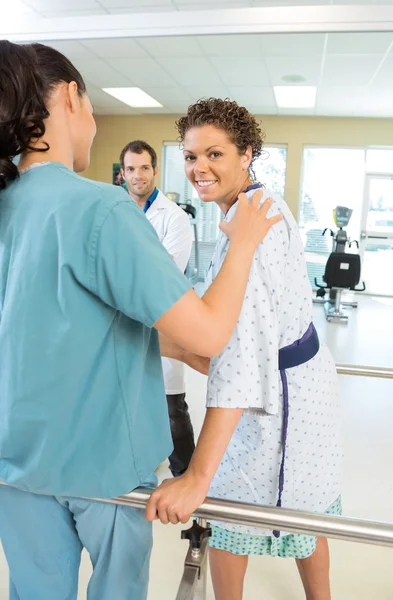 Patient Being Assisted By Physical Therapist — Stock Photo, Image