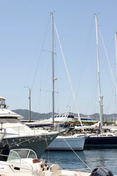 Barcos en el puerto — Foto de Stock