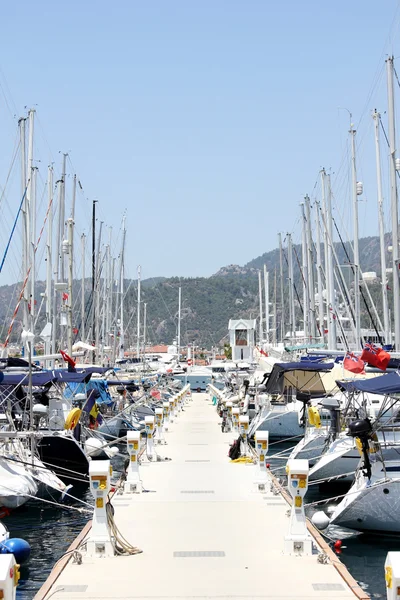 Barcos en el puerto — Foto de Stock