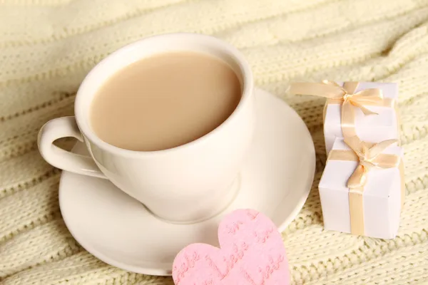 Koffie en giften voor geliefden — Stockfoto