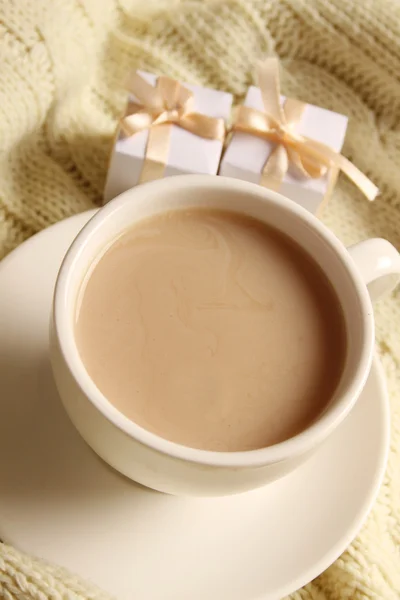 Café e presentes para entes queridos — Fotografia de Stock
