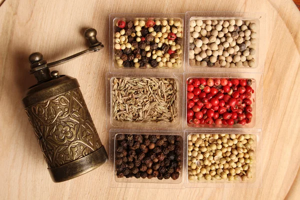 Spices and Mill — Stock Photo, Image