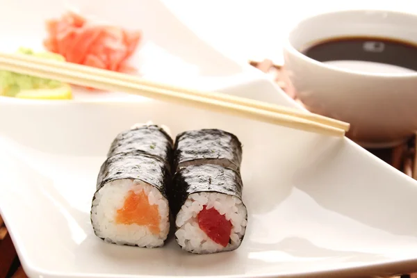 Sushi en un plato — Foto de Stock