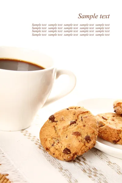 Biscoitos de chocolate e uma xícara de café — Fotografia de Stock