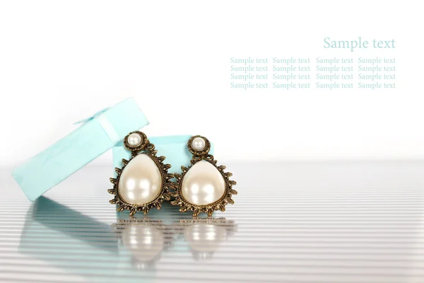 Pendientes con perlas — Foto de Stock