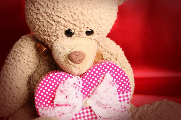 Teddybeer met hart — Stockfoto