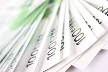 100 euro fatura yığınını