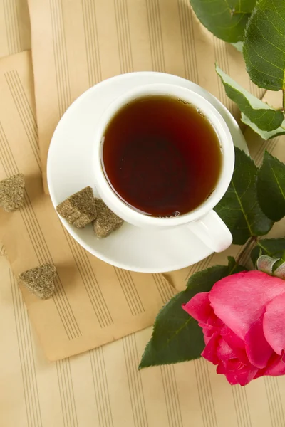 Taza de té y rosa — Foto de Stock