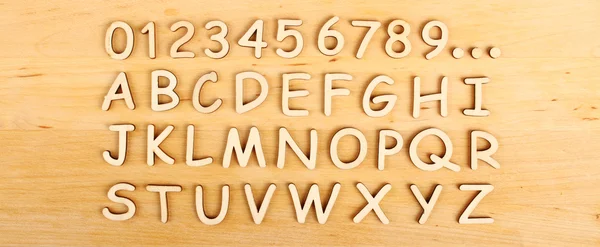Ξύλινα αλφάβητο. περιλαμβάνουν αριθμούς! — 图库照片