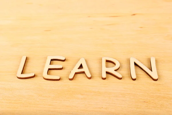 Wooden letters "learn" — Stock Photo, Image