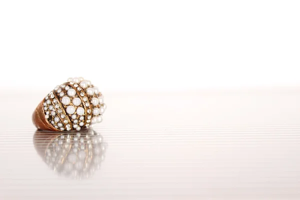 Bague avec perles — Photo