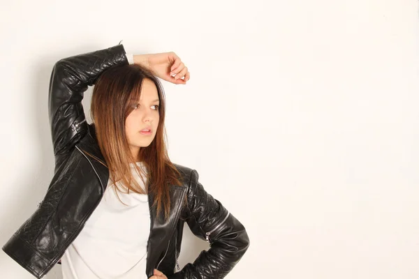 Mujer joven posando — Foto de Stock