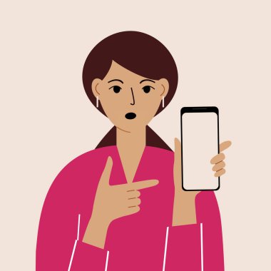 Cep telefonu olan kızgın bir kadın. Telefona işaret ediyor. Haberler. Akıllı telefon ve internet bağımlılığı.