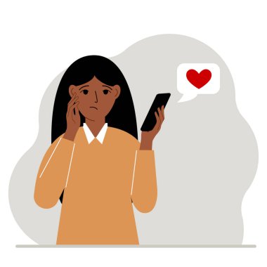Üzgün bir kadın cep telefonundan bir mesaj okuyor. Kırmızı kalpli bir mesaj. Vektör düz resimleme