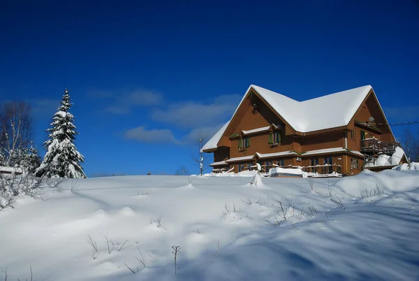 Haus im Winter Stockbild