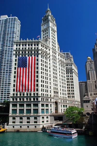Innenstadt Chicago und Kanal — Stockfoto