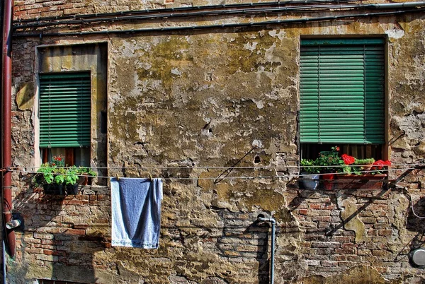 Different windows in Italy — Stock Photo, Image