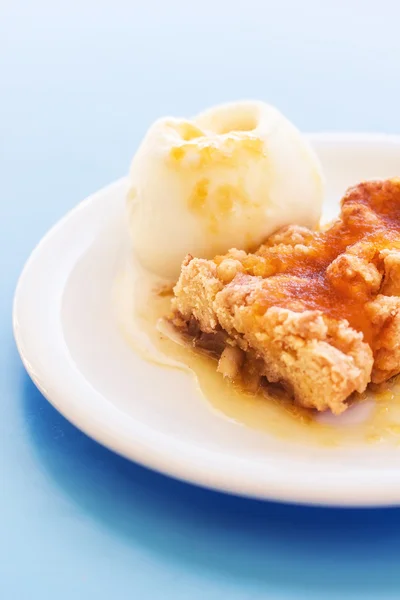 Torta di mele con gelato — Foto Stock