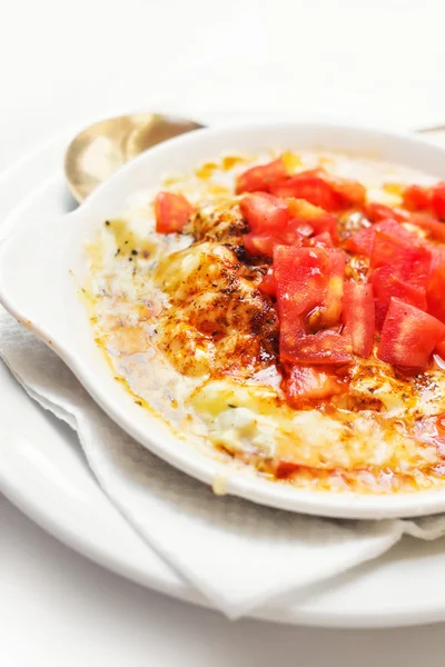 Gebakken fetakaas met tomaten — Stockfoto