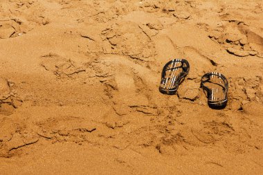 Issos kumsalda, corfu floplar flip