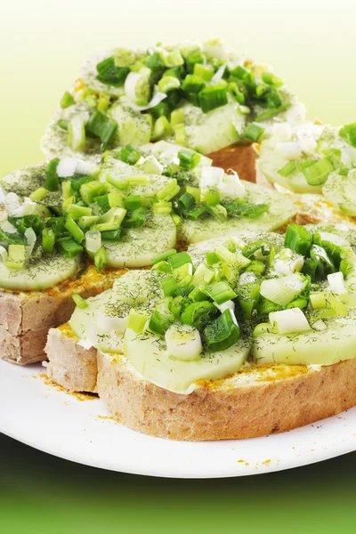 Sandwiches de pepino de cara abierta — Foto de Stock