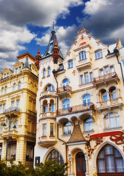 Hausfassaden in Karlsbad variieren, Tschechische Republik — Stockfoto