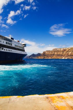 santorini bağlantı noktasında feribot seferleri