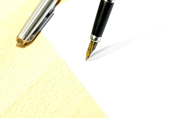 Papper och en penna — Stockfoto