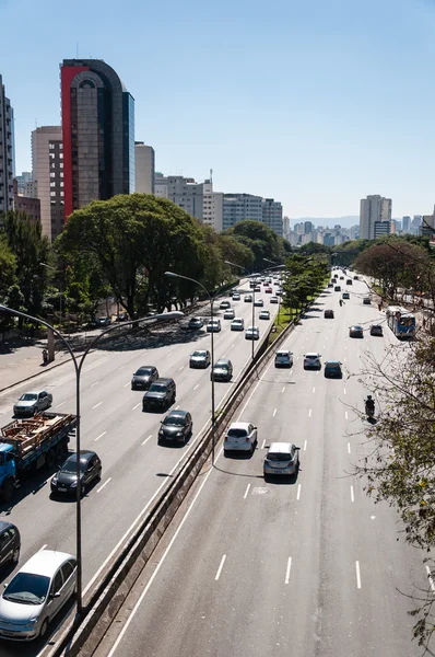 Avenida de tráfico ciudad sao paulo —  Fotos de Stock