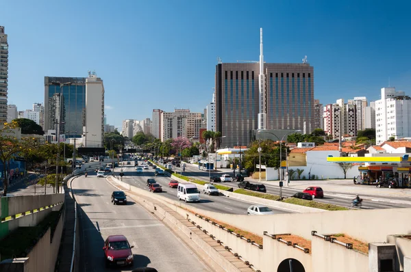 Verkeer avenue stad sao paulo — Stockfoto