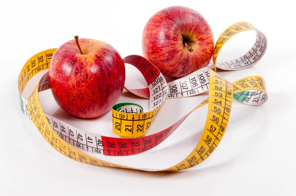 Tape measure and red apple — Stock Photo, Image