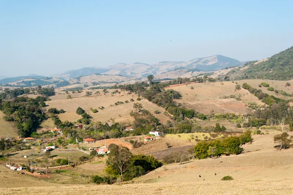 Valle tra le montagne — Foto Stock