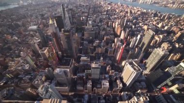 Gün batımı ile Manhattan'ın muhteşem hava panoramik manzarası. İş ve gelişim kavramı