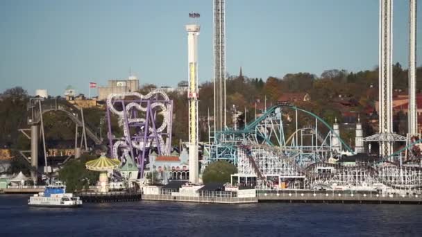 Vidámpark Gröna Lund Djurgarden szigeten, Stockholm, Svédország — Stock videók